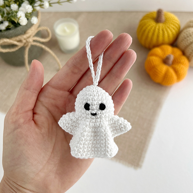 Halloween ghost keychain