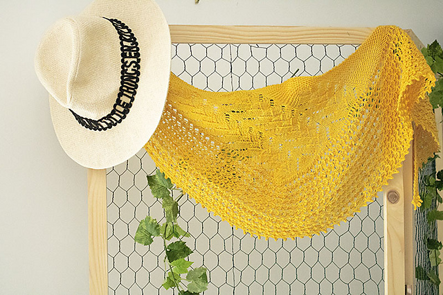 Gold Shawlette | Châle