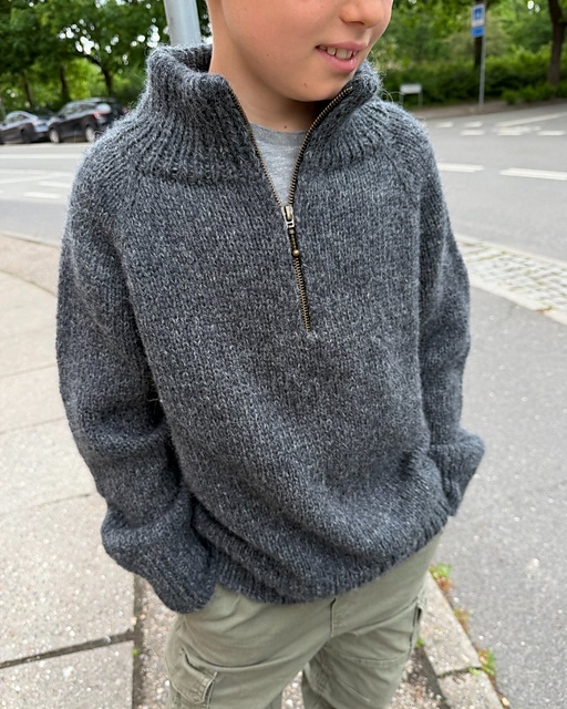 Ravelry: Zipper Sweater Junior pattern by PetiteKnit