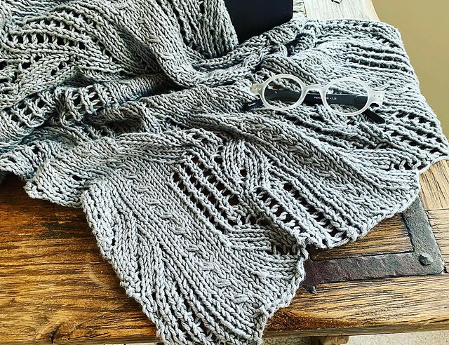 Middle notes shawl