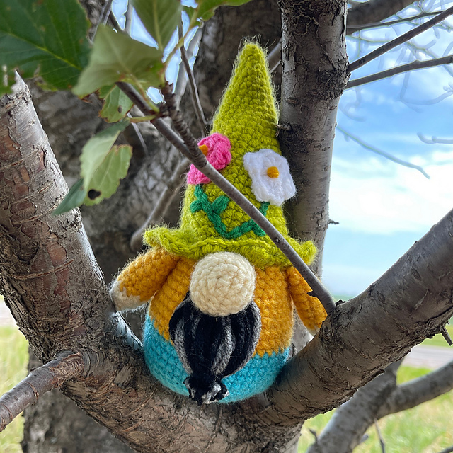 Gnome with Flower Hat