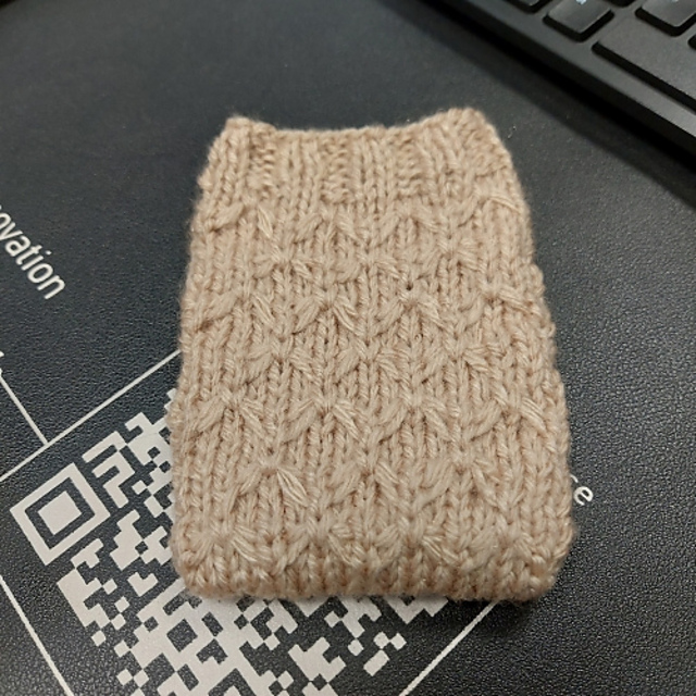 Mock Honeycomb Stitch Powerbank Pouch