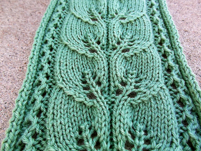 #35 Leaf Pattern Scarf リーフ柄のマフラー