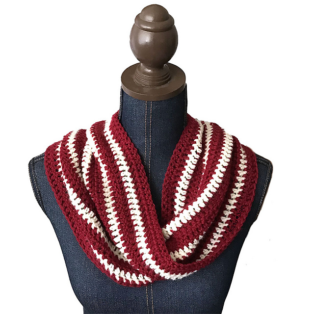 Candy Cane Mobius Cowl