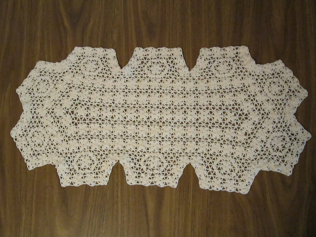 Star Jasmine Table Runner