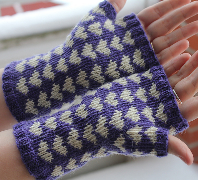 A Ghrá Fingerless mittens