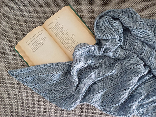 The Reader Shawl