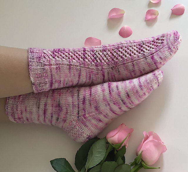 Rose Lattice Socks