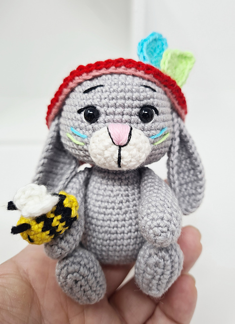Oliver the Bunny and Bob the Bee