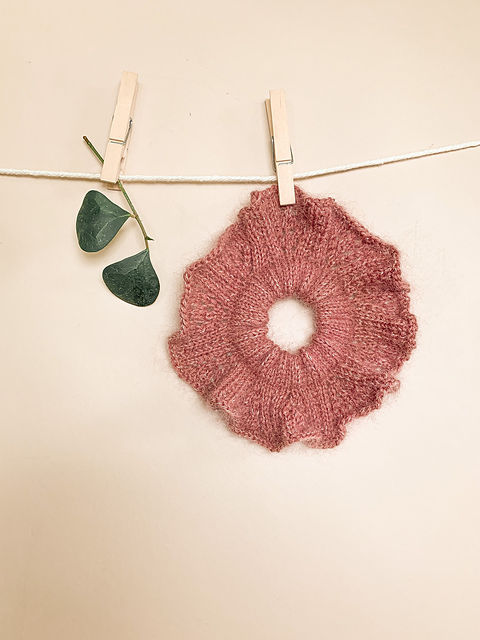 Odas Blondescrunchie // Oda's Lace Scrunchie