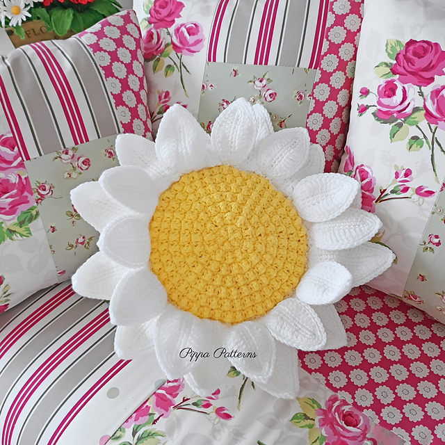 Ravelry: Daisy Cushion pattern by Connie Rockliff