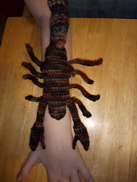 Shae Scorpion Wrist Hugger