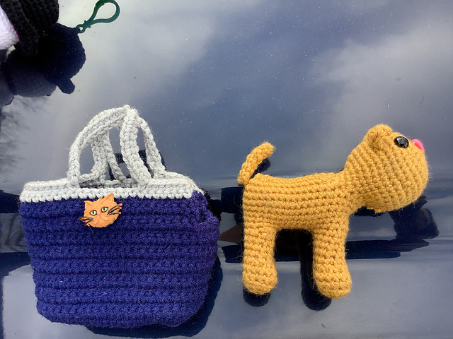 Carry along kitty