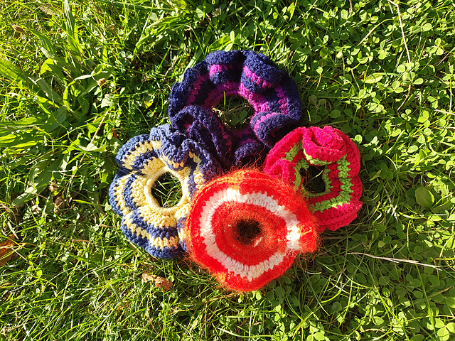Ravelry: Double Ruffle Scrunchie pattern by Le Placard De Ta Mamie