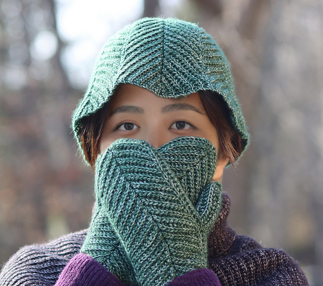 Pine Tree Hat & Mitten Set