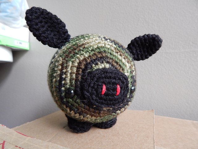 Army Pig Amigurumi