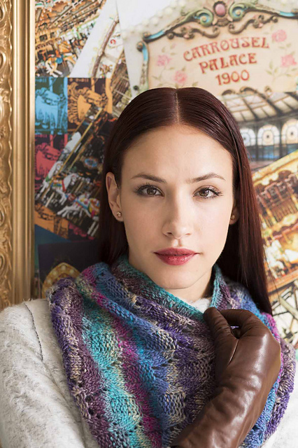 Zigzag Lace Cowl
