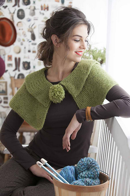 #01 Pompom Capelet