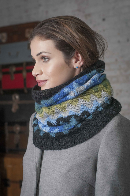 #06 Chevron Pattern Cowl