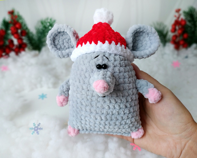 Little Mouse (Rat) in hat