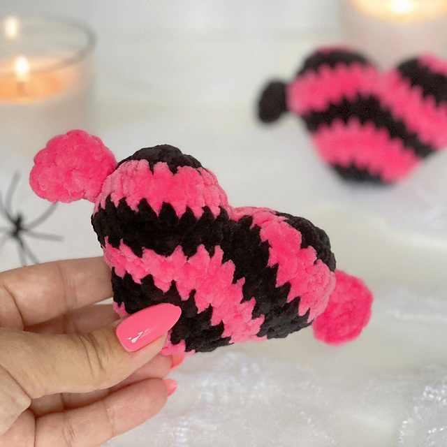 Striped heart with wings