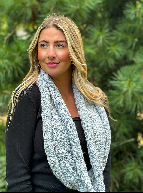 B184 Galway Diamond Infinity Loop Scarf