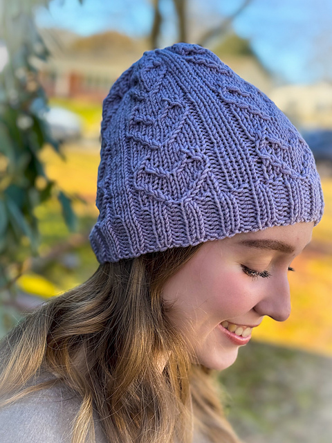 B183 Cable & Rib Heart Hat