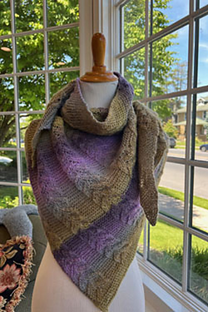 B211 Woolphoria Shawl