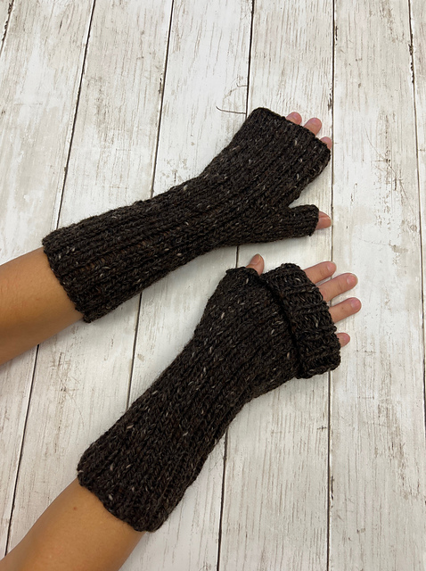 B203 Aventura Fingerless Mitts