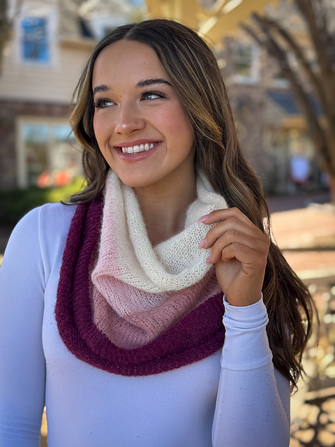 B180 Striped Knitted Cowl