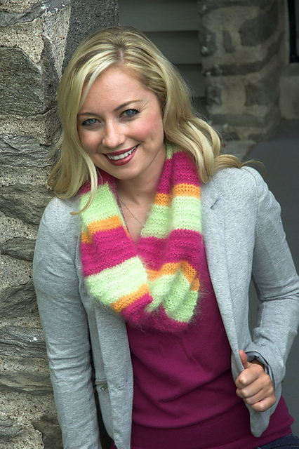 F507 Brighten Up Winter Cowl