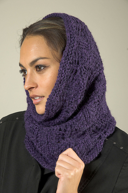 F528 Baby Alpaca Aire Wave Lace Snood/Cowl
