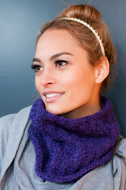 F543 Garter Ribbed Cowl