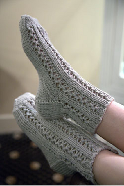 F651 Lace Bed Socks