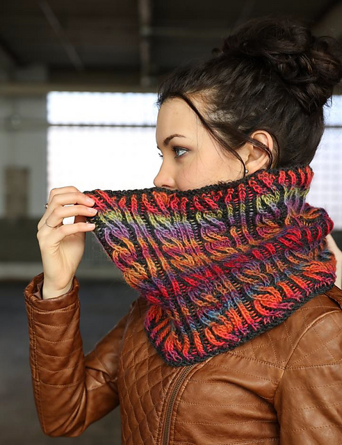 F729 Brioche Cable Cowl