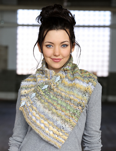 F727 Buttoned Cowl