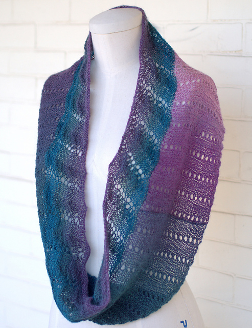 3052 Lace Edge Cowl