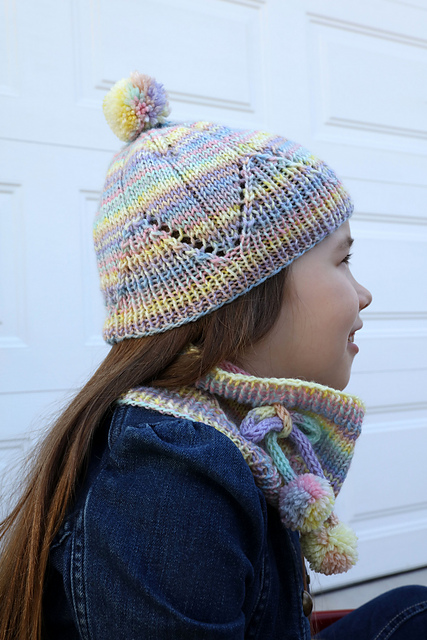 3129 Girl's Hat & Pom Pom Cowl