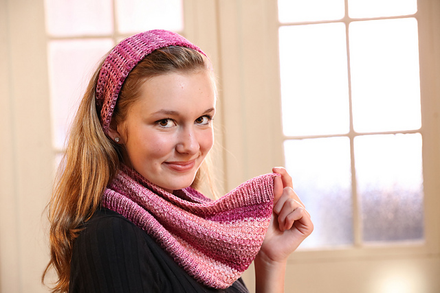 F779 Headband & Cowl Set