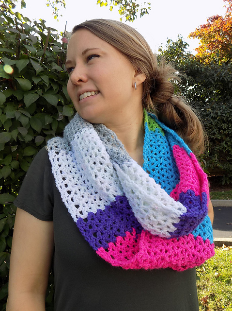 F830 V Stitch Cowl