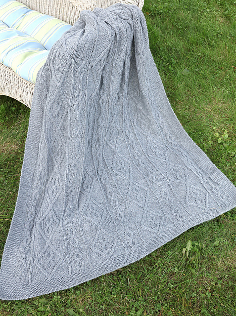 3200 Cabled Throw
