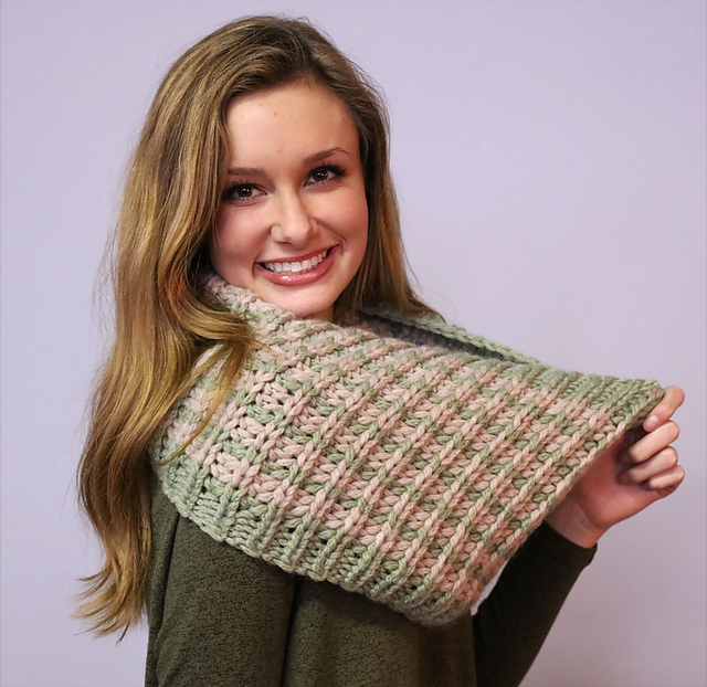 F848 Knit Below Cowl
