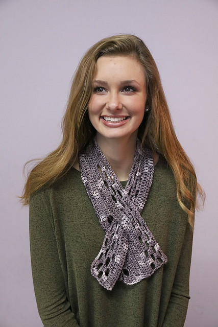 F852 Keyhole Scarf