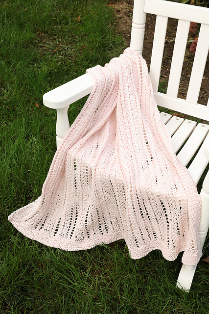 F893 Feather & Fan Blanket