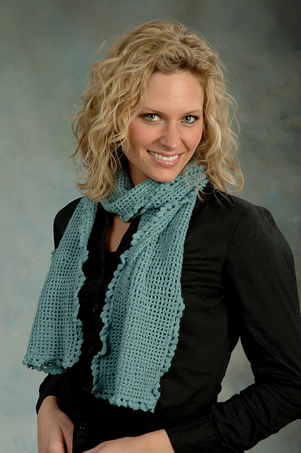 F313 Buckingham Crochet Scarf
