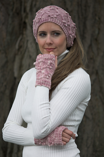 F353 Worsted Merino Superwash Kettle Dyed Headband and Mitts