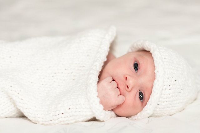 F899 Newborn Cocoon & Hat