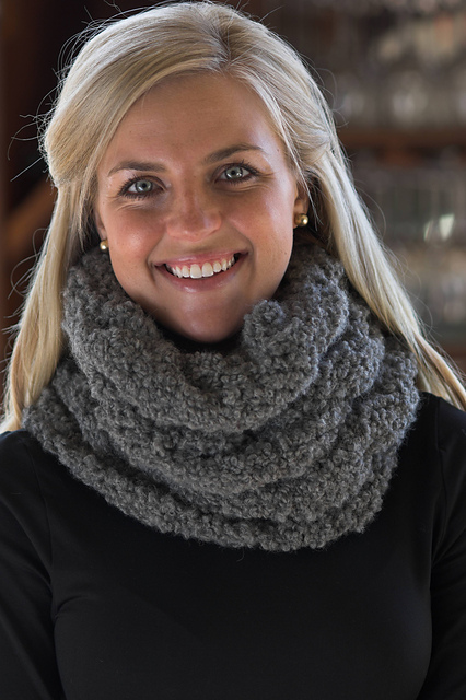 F371 Baby Alpaca Ultimo Cabled Cowl
