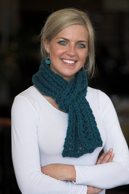 F367 DeAire Openwork Scarf