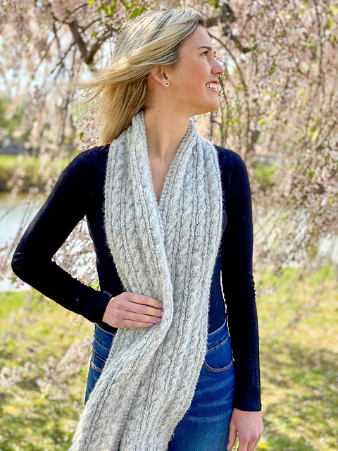 F994 Avita Cabled Scarf